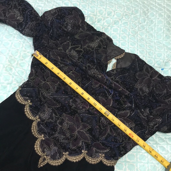 Vintage Victorian brocade and velvet dress with 80s power should… - Picture 10 of 12